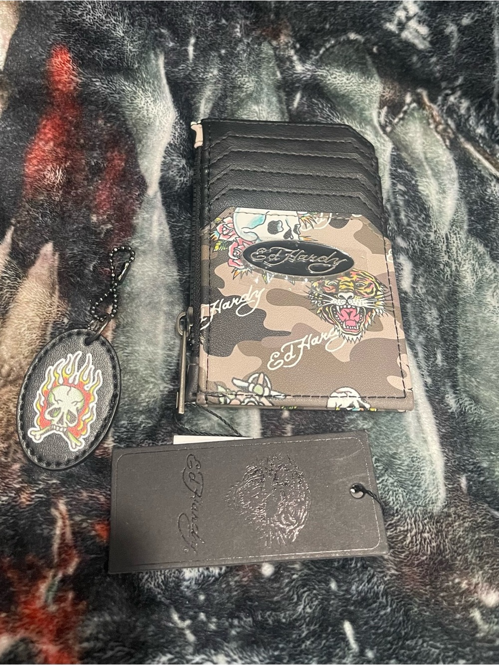 Ed Hardy Men’s Camouflage Card Holder Wallet with Skull Keychain